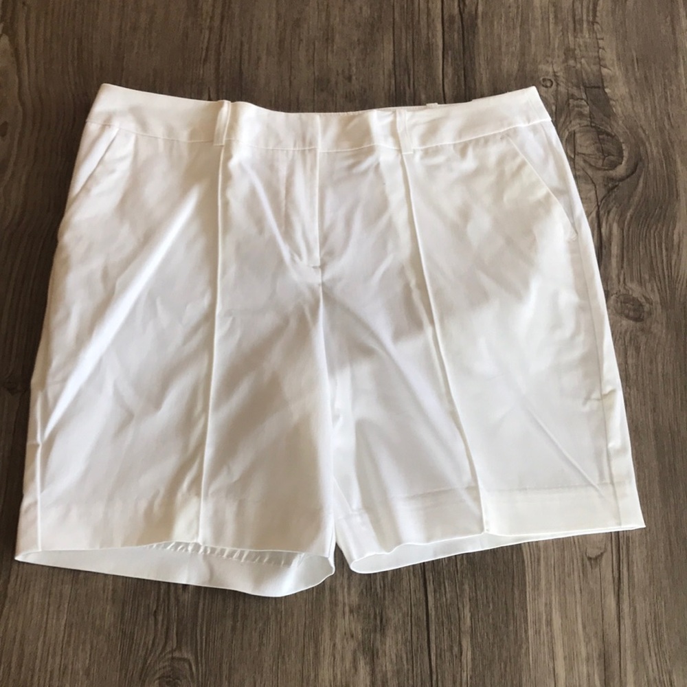 Worthington,  modern fit shorts. Size 8. White, new with tags.